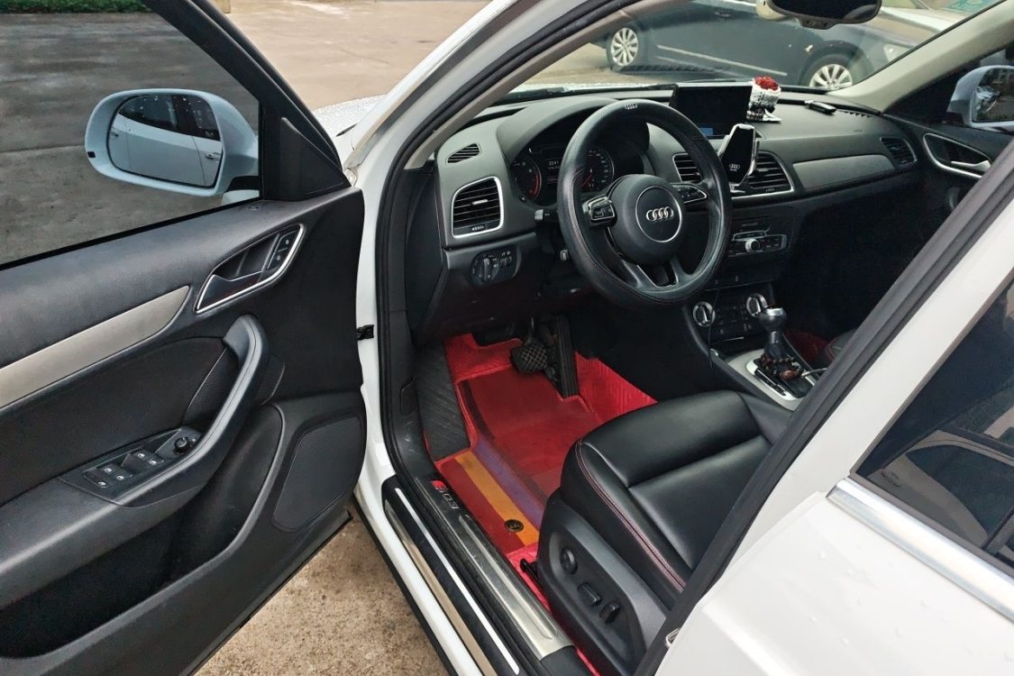 Audi Q3 2015 car image #23