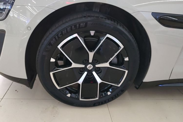 MI SU7 2024 immagine di auto #9