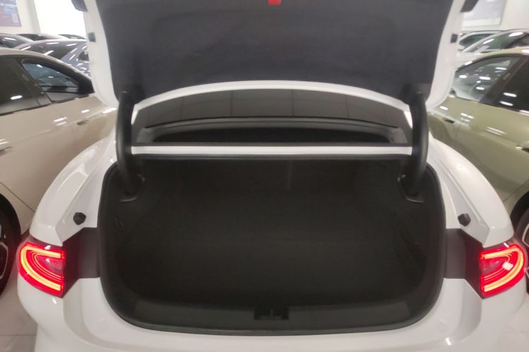 MI SU7 2025 immagine di auto #21