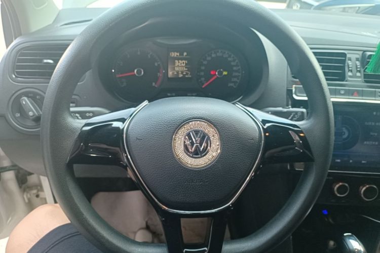Volkswagen Polo 2018 car image #11