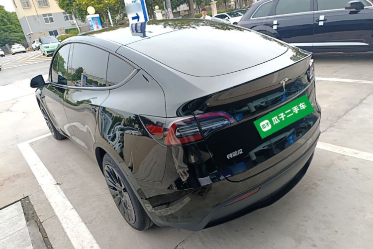 Tesla Model Y 2024 car image #5