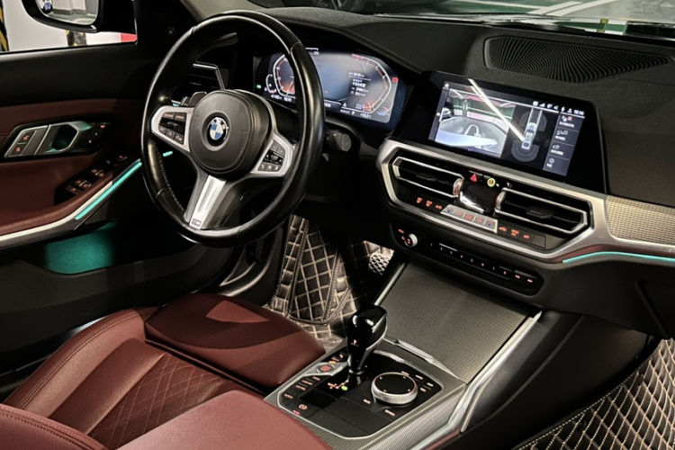 BMW 3 Series 2022 car image #16