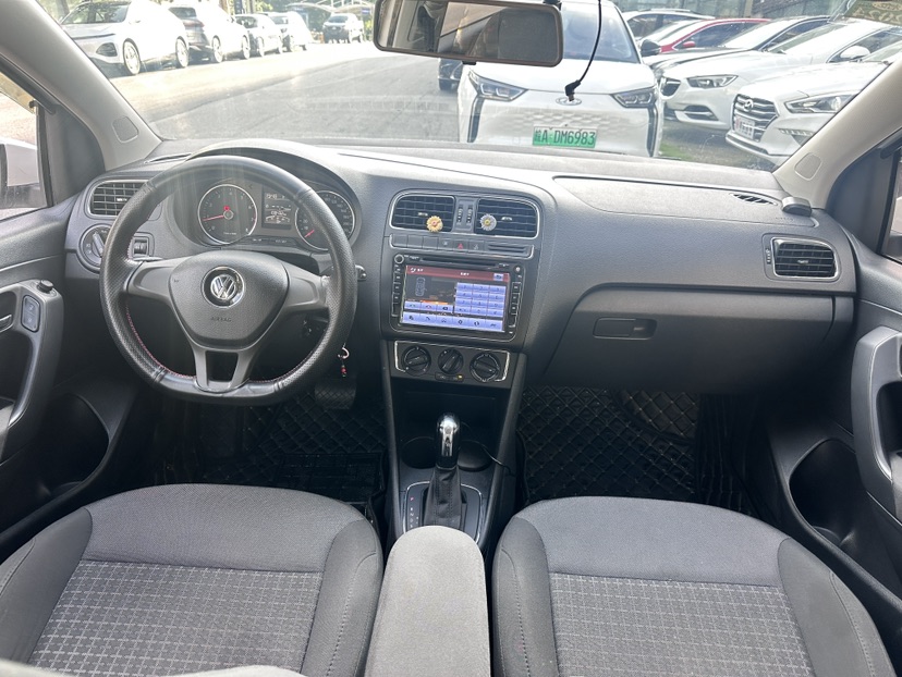 Volkswagen Polo 2016 car image #6