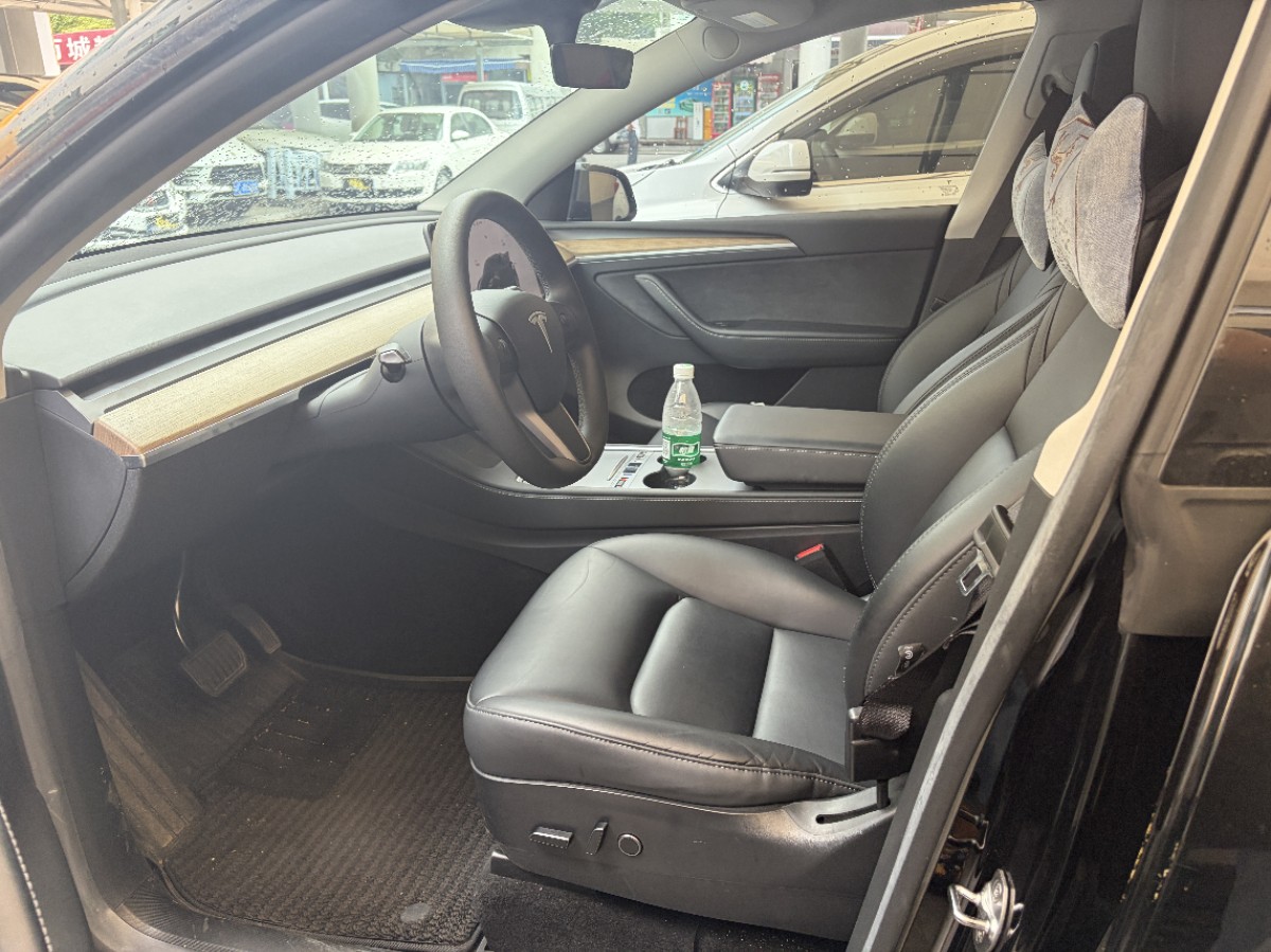Tesla Model Y 2023 car image #5