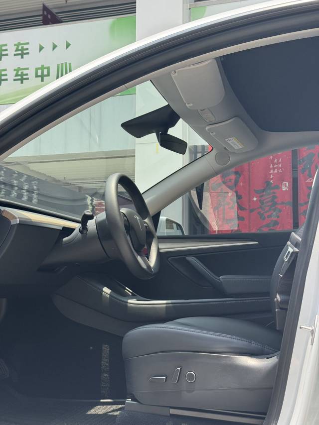 Tesla Model Y 2022 car image #4
