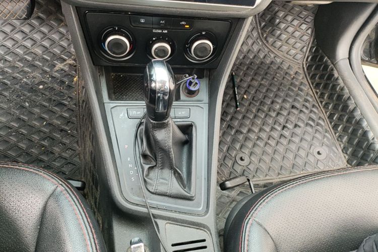 Volkswagen Lavida 2017 car image #14