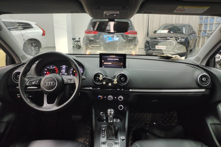 Audi A3 2019 immagine di auto #10