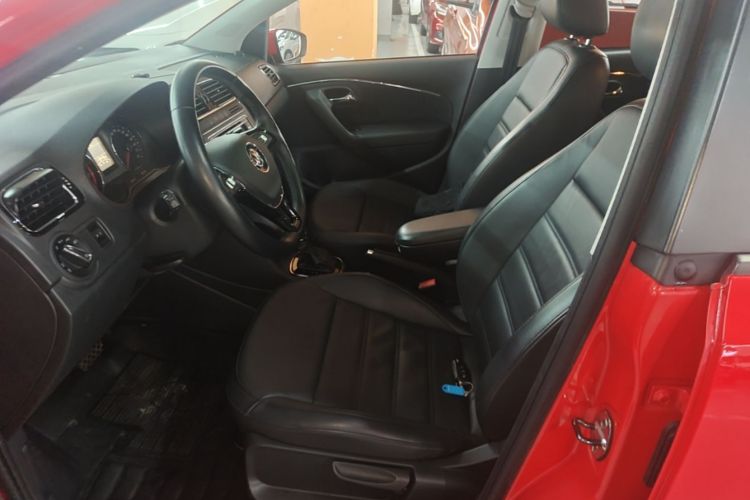 Volkswagen Polo 2016 car image #15