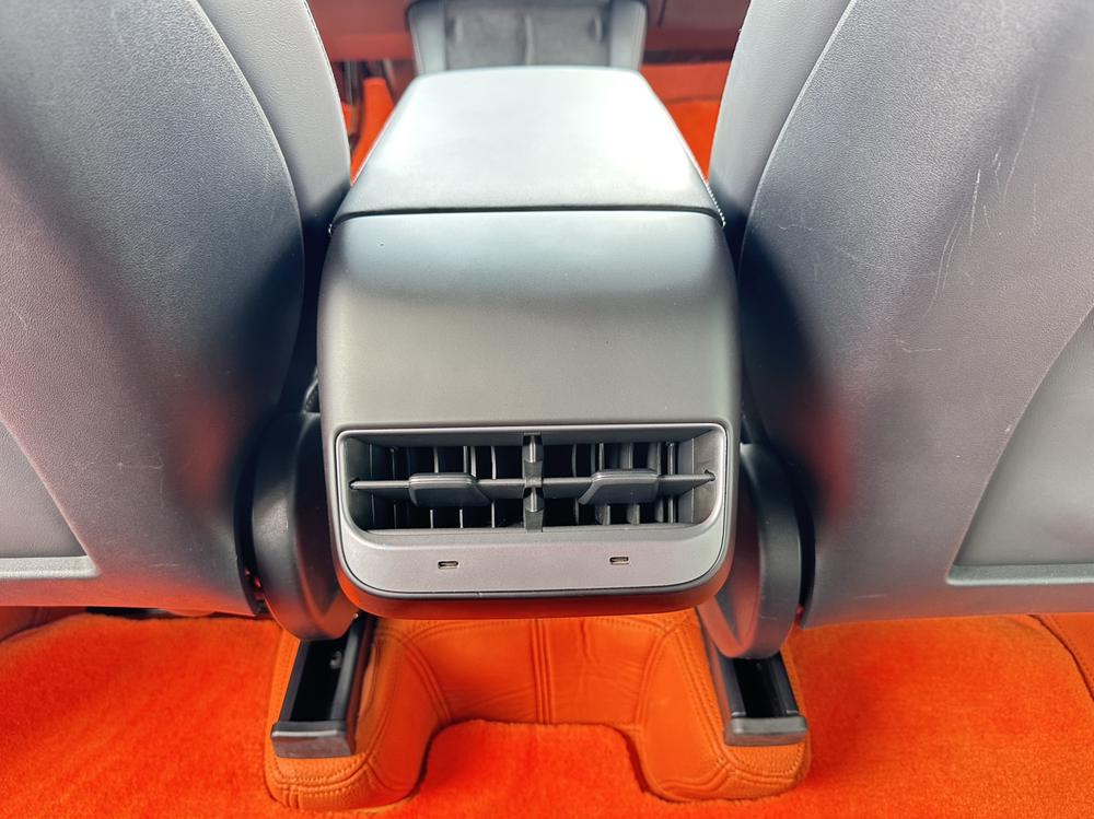 Tesla Model Y 2021 car image #15