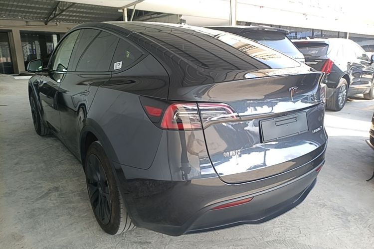 Tesla Model Y 2024 #5 Tesla Model Y 2024 car image #5