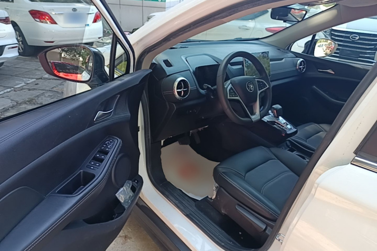 BYD Yuan New Energy 2019 car image #16