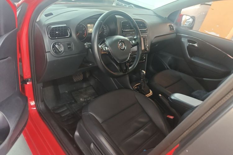 Volkswagen Polo 2016 car image #16
