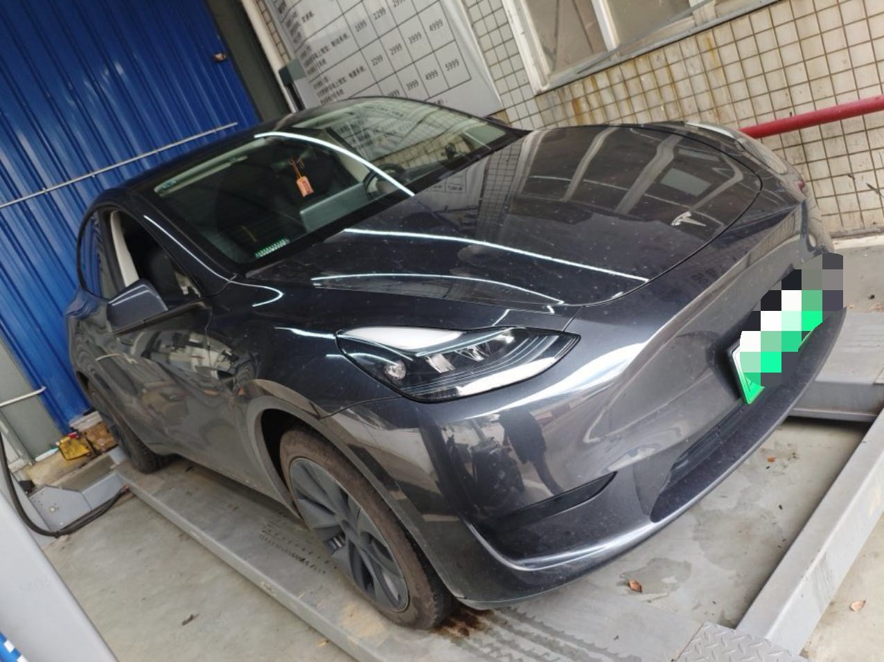 Tesla Model Y 2024 car image #2