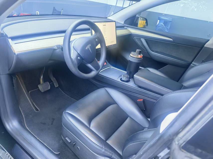 Tesla Model Y 2023 car image #7