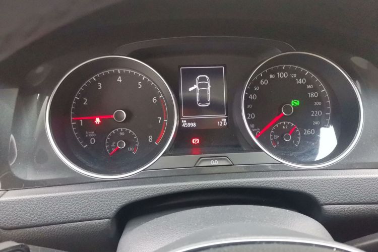 Volkswagen Golf 2019 car image #8