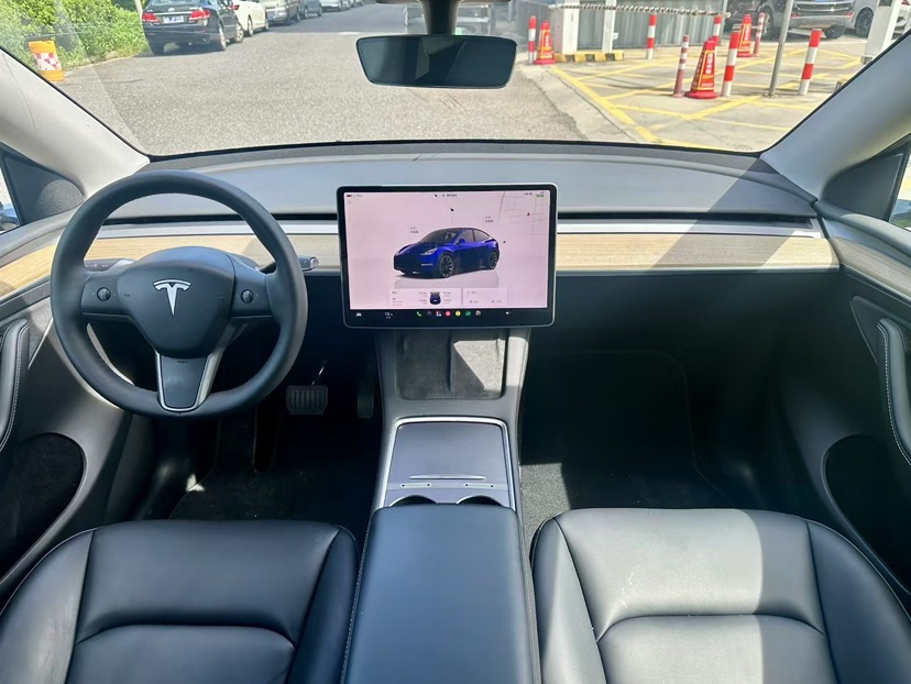 Tesla Model Y 2023 car image #5