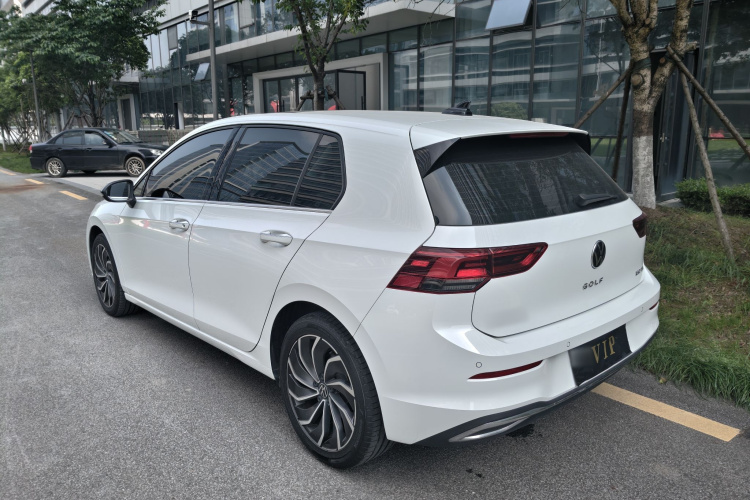 Volkswagen Golf 2022 car image #8