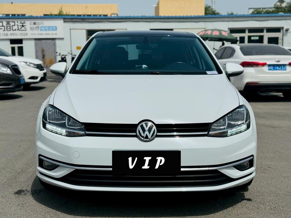 Volkswagen Golf 2018 car image #2