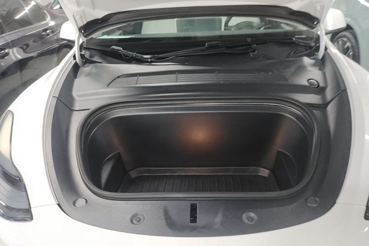 Tesla Model Y 2023 #20 Tesla Model Y 2023 car image #20