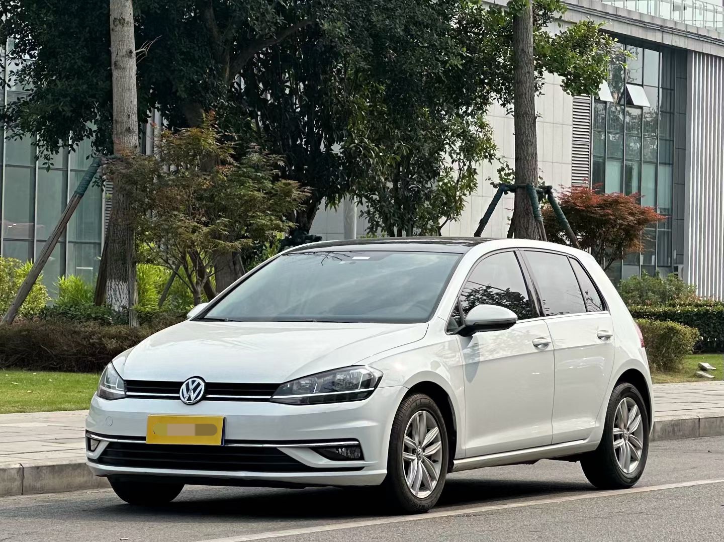 Volkswagen Golf 2018 car image 