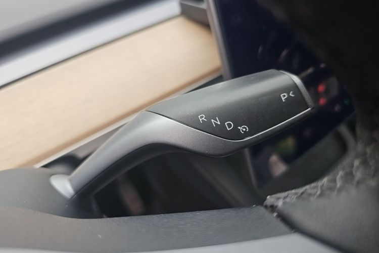 Tesla Model Y 2021 immagine di auto #14