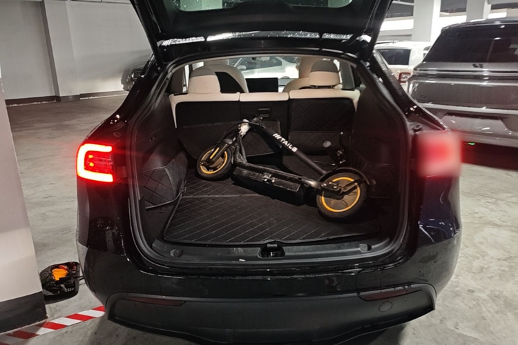 Tesla Model Y 2022 immagine di auto #19