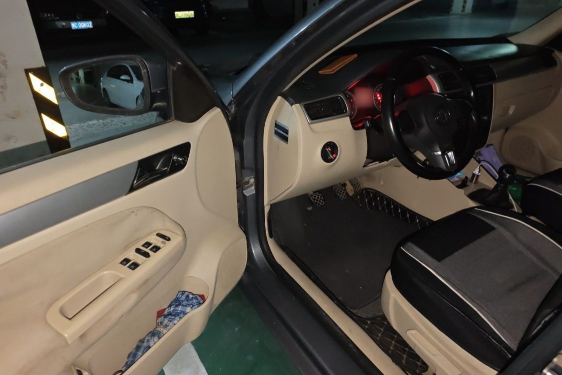 Volkswagen Bora 2012 immagine di auto #23