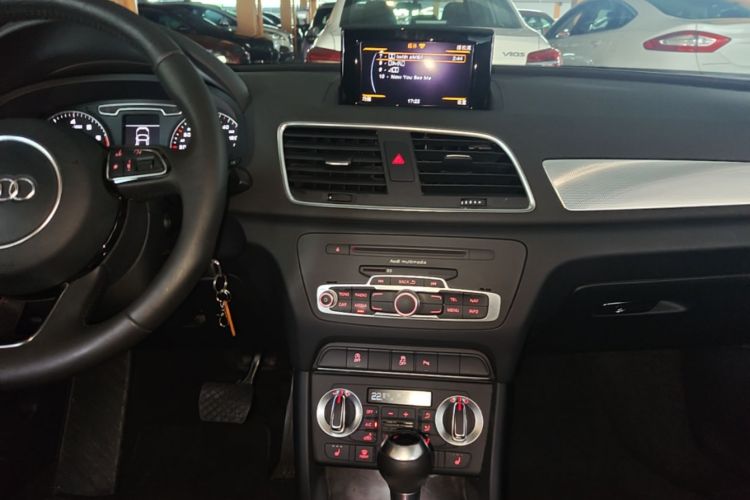 Audi Q3 2015 #13 Audi Q3 2015 car image #13
