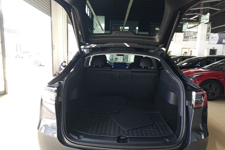 Tesla Model Y 2024 #19 Tesla Model Y 2024 car image #19