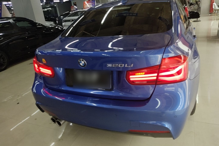 BMW 3 Series 2018 car image #6