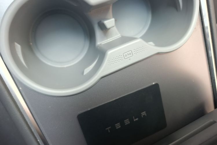 Tesla Model Y 2022 #14 Tesla Model Y 2022 car image #14