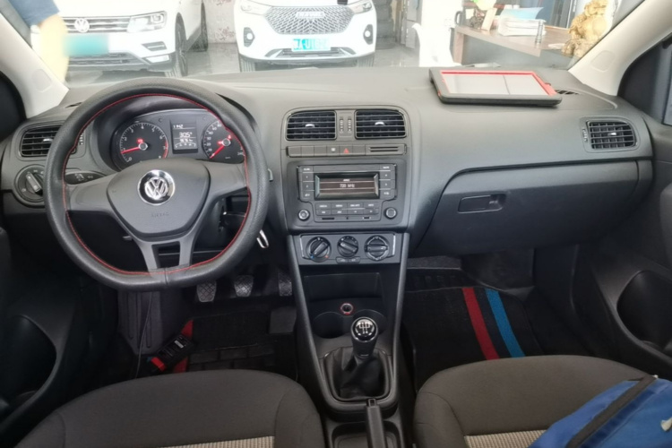 Volkswagen Polo 2016 car image #10