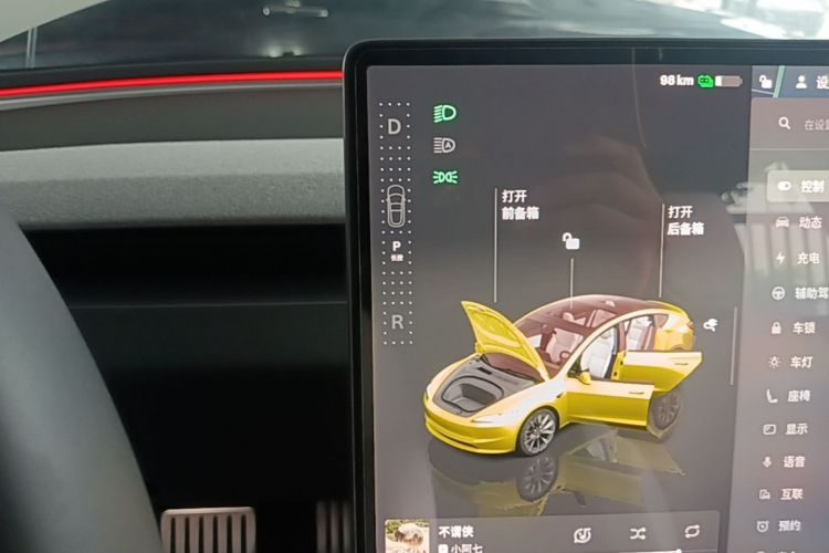Tesla Model 3 2023 immagine di auto #14