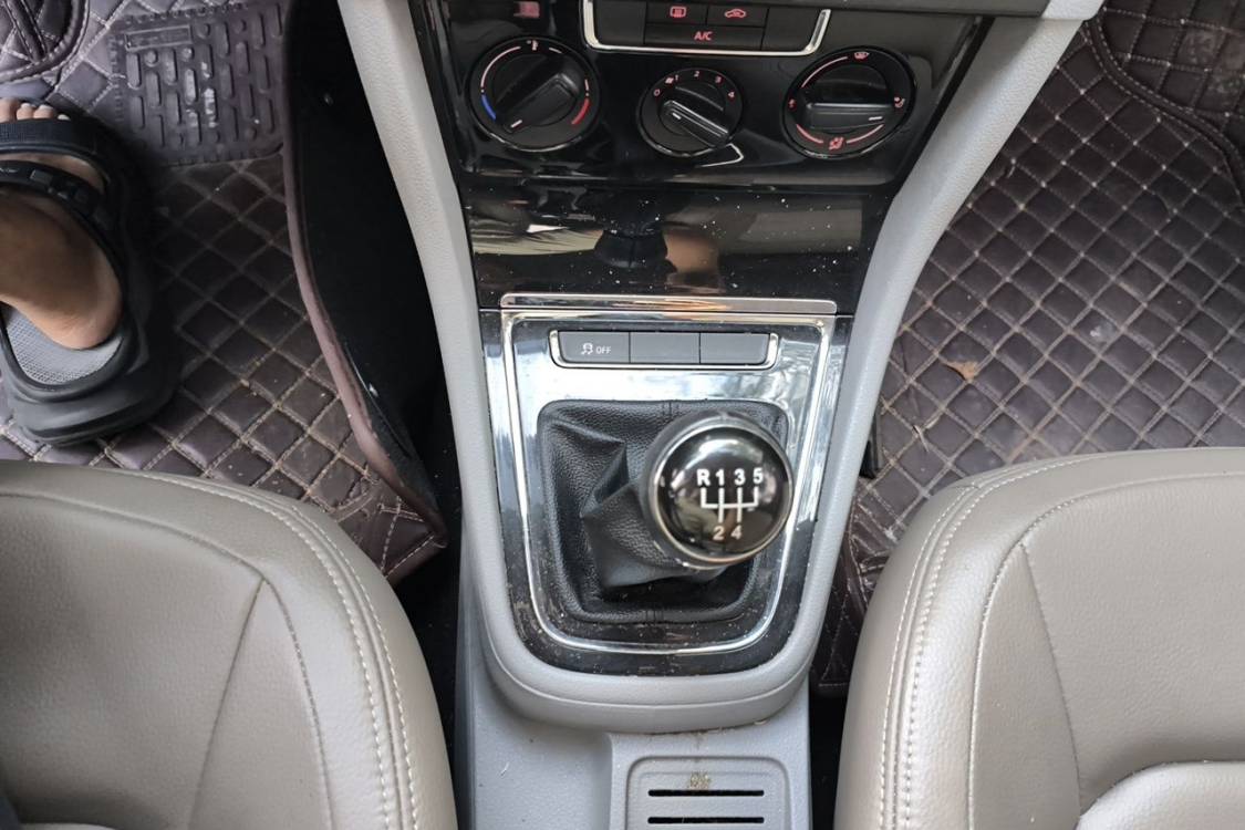 Volkswagen Bora 2013 car image #27