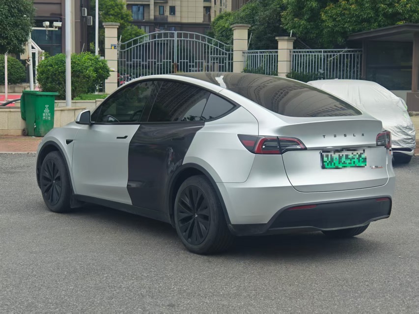Tesla Model Y 2024 immagine di auto #9
