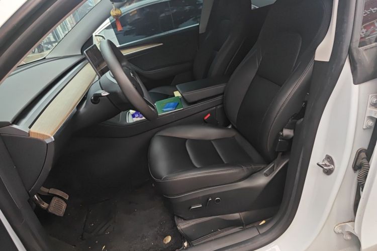 Tesla Model Y 2023 car image #15