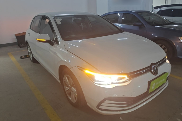 Volkswagen Golf 2023 car image #6