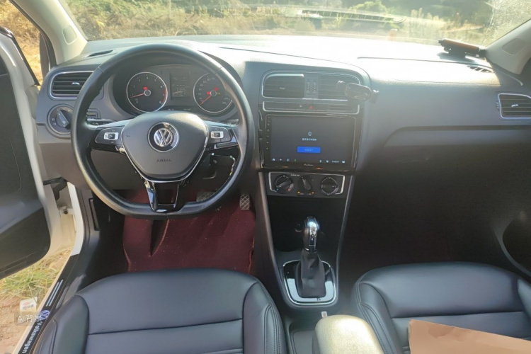 Volkswagen Polo 2016 car image #11