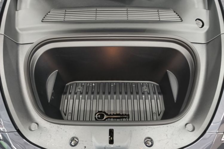 Tesla Model Y 2024 car image #20