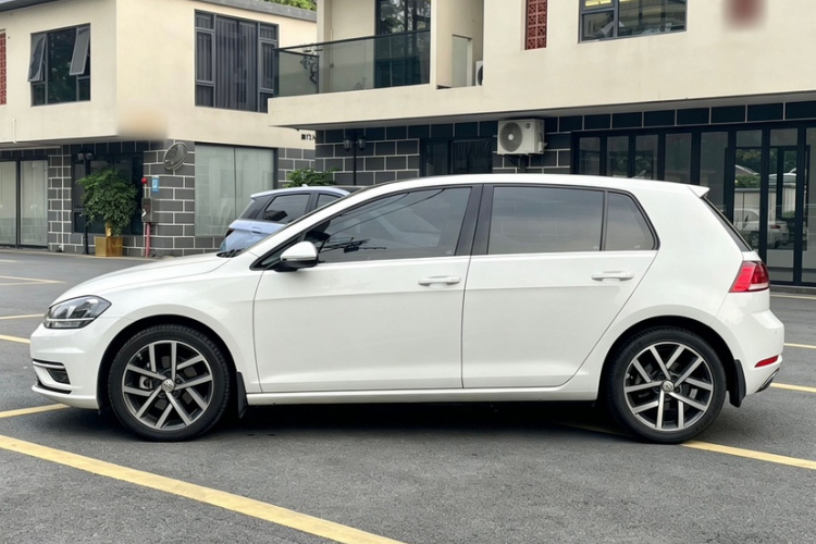 Volkswagen Golf 2019 car image #8
