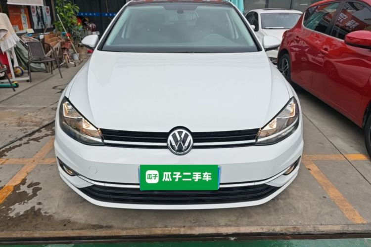 Volkswagen Golf 2020 car image #3