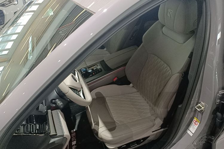 BYD Han 2025 car image #15