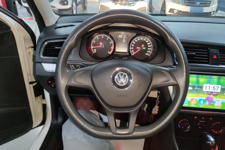 Volkswagen Lavida 2017 car image #11