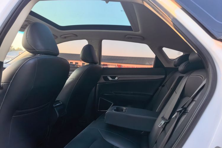 GEELY Emgrand GS 2018 car image #23