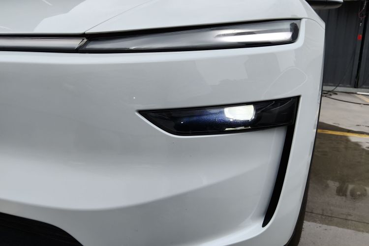 Tesla Model Y 2025 #23 Tesla Model Y 2025 car image #23