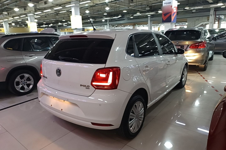 Volkswagen Polo 2016 car image #5