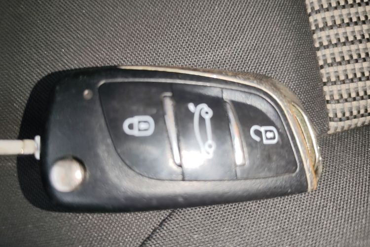 Volkswagen Polo 2015 car image #9