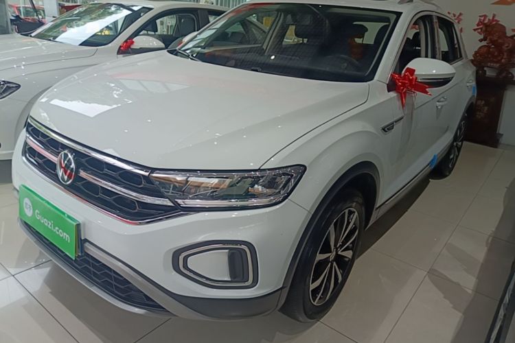 Volkswagen T-Roc 2024 car image #2
