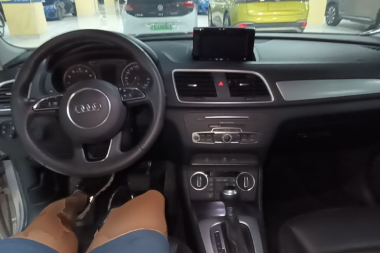 Audi Q3 2019 immagine di auto #10