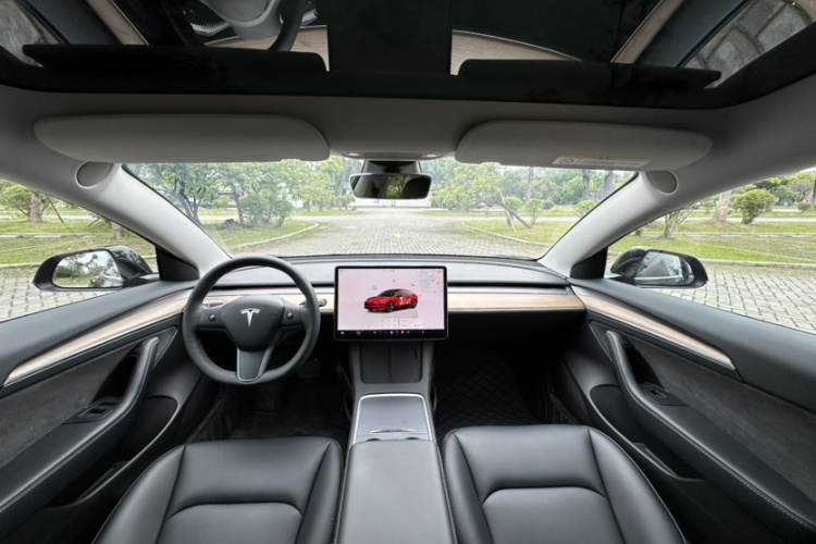 Tesla Model 3 2023 car image #13